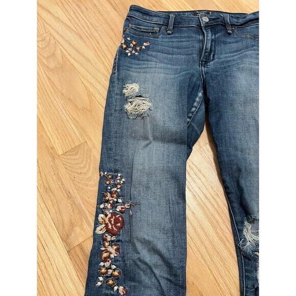 Abercrombie Fitch Harper Low Rise Ankle Jeans Embroidered Ripped Denim Size‎ 26 - Picture 3 of 5